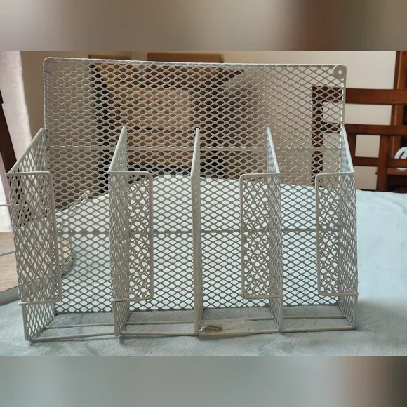 Storage rack, Round Tray,  Soap/Lotion despenser's, Avon candle and  Supreme Lot - Picture 6 of 6